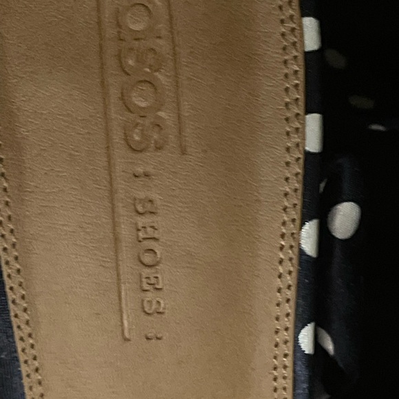 Navy blue polka dot strap up block heels 👠 - Picture 2 of 8